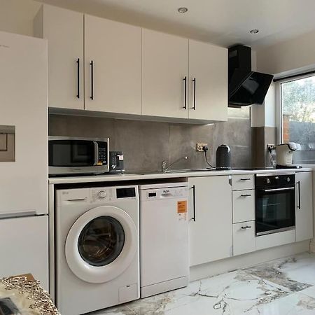 Apartment C, A One Bedroom Flat In South London Carshalton エクステリア 写真