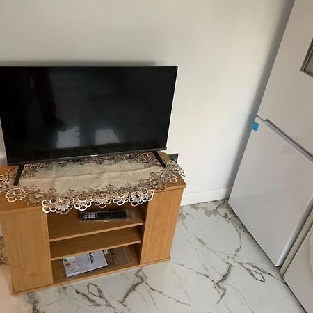 Apartment C, A One Bedroom Flat In South London Carshalton エクステリア 写真