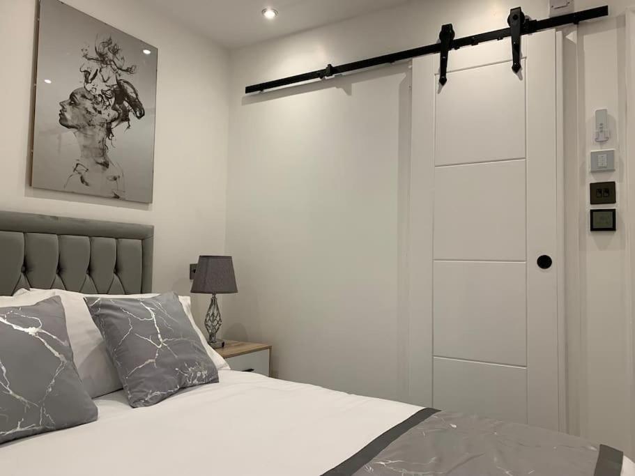 Apartment C, A One Bedroom Flat In South London Carshalton エクステリア 写真