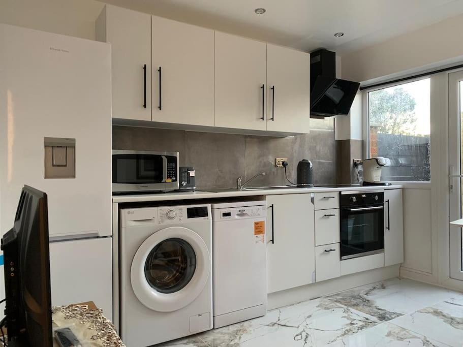 Apartment C, A One Bedroom Flat In South London Carshalton エクステリア 写真