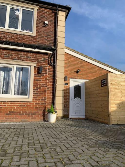 Apartment C, A One Bedroom Flat In South London Carshalton エクステリア 写真