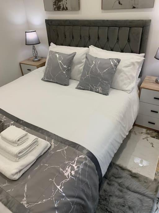 Apartment C, A One Bedroom Flat In South London Carshalton エクステリア 写真