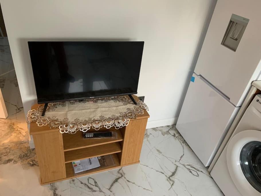 Apartment C, A One Bedroom Flat In South London Carshalton エクステリア 写真