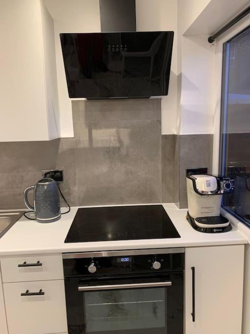 Apartment C, A One Bedroom Flat In South London Carshalton エクステリア 写真